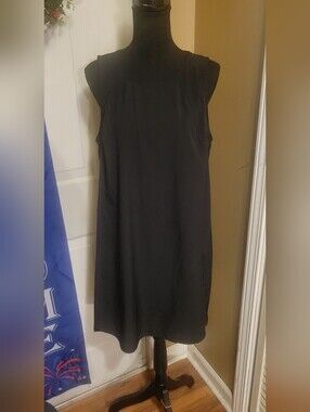 Willow Blossom Classic Sleeveless Black Shift Dress - Size Large.